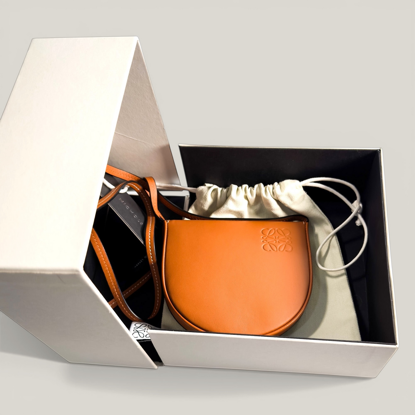 LOEWE Heel Pouch – Small | Tan Calfskin Leather
