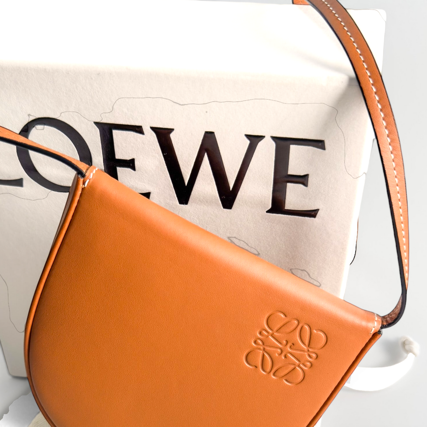 LOEWE Heel Pouch – Small | Tan Calfskin Leather